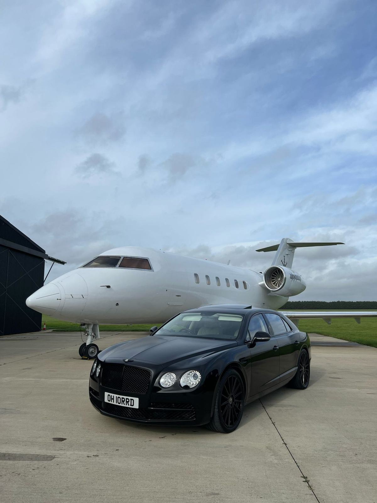 Bentley Flying Spur black — executive day hire tour Bedford